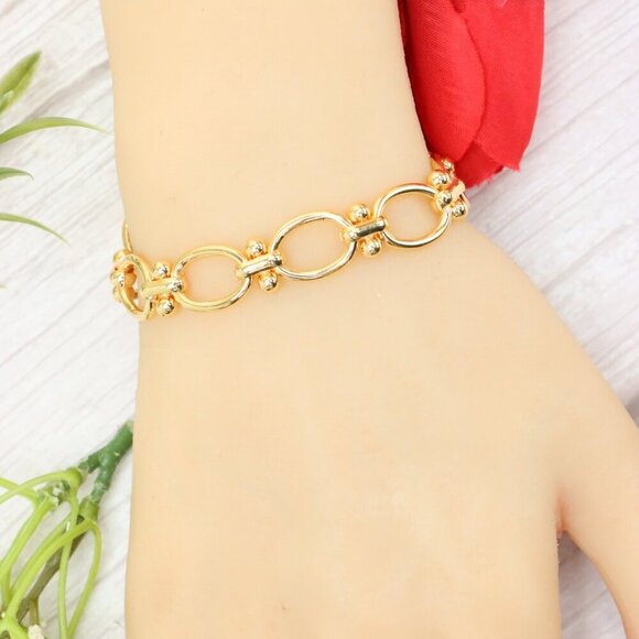 "Trendy Handmade Bracelet – A Thoughtful Gift for Girls & Women | UNVRC1611 - Picture 1 of 10